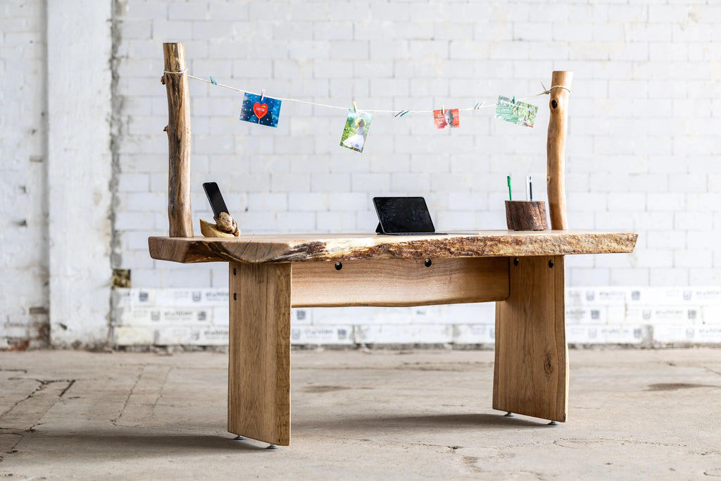 Schreibtisch mit Säulen "Gedanken Fangen" Baumzeit Design
