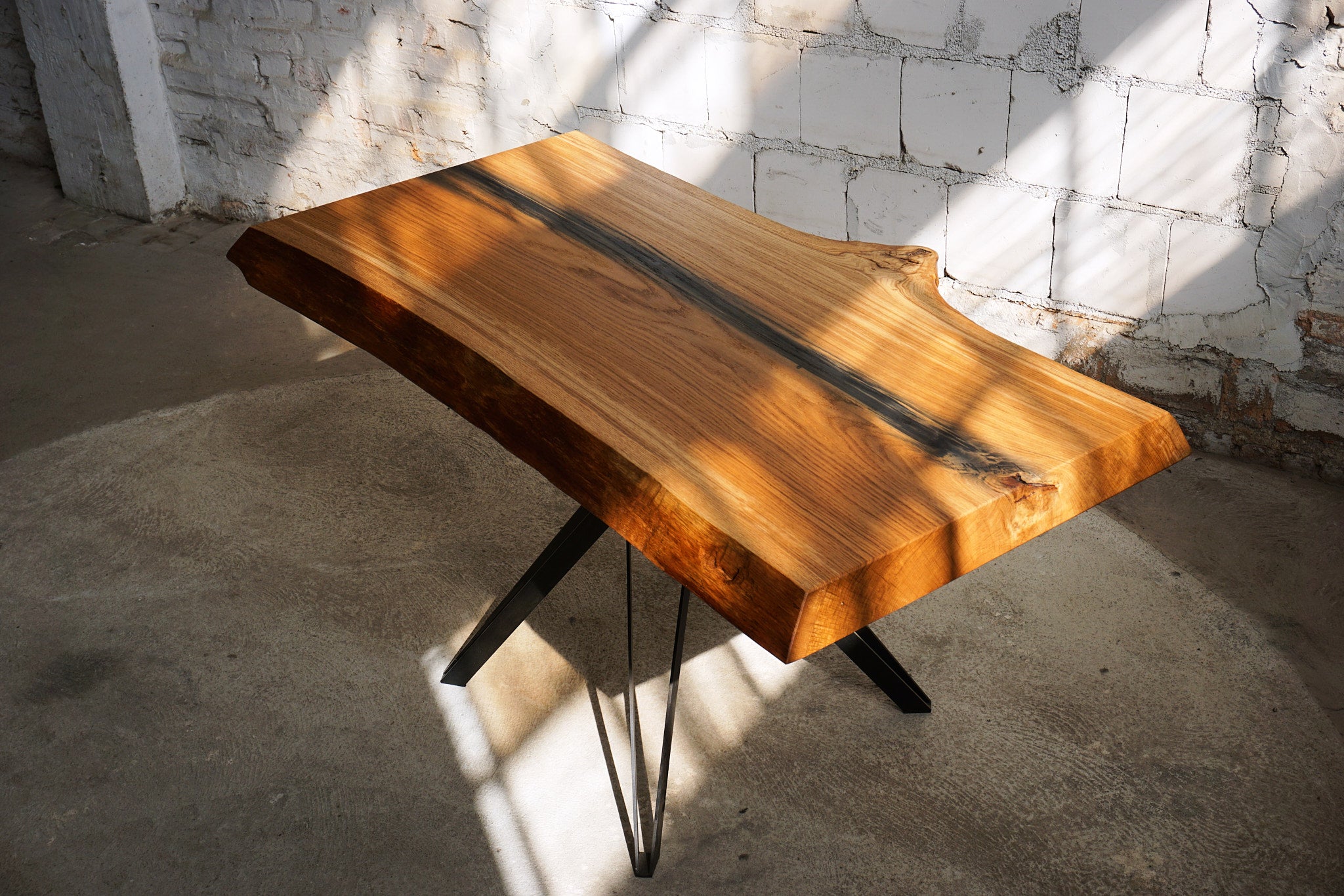 Esstisch aus Eiche Small Dining Table -1-  "Sedan1870"  Baumzeit Design