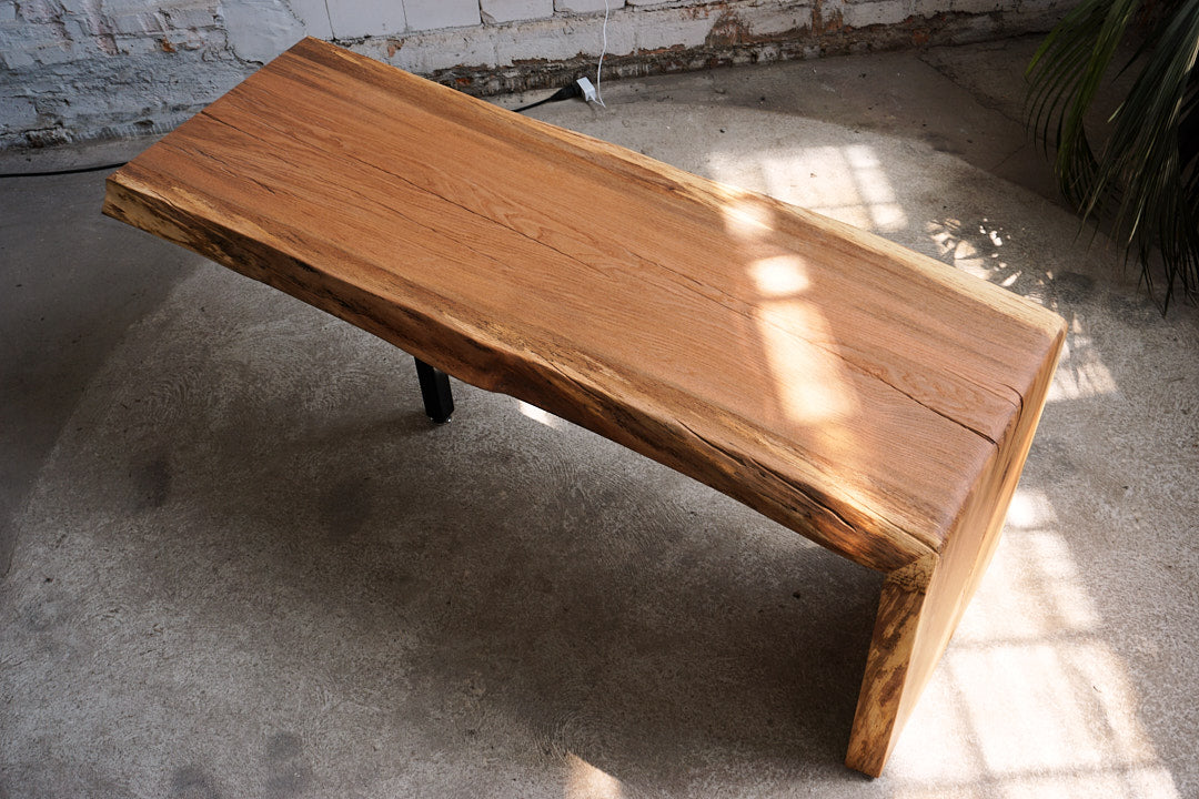 Sedan 1870 Tisch aus Steineiche mit umlaufender Kante  Baumzeit Design