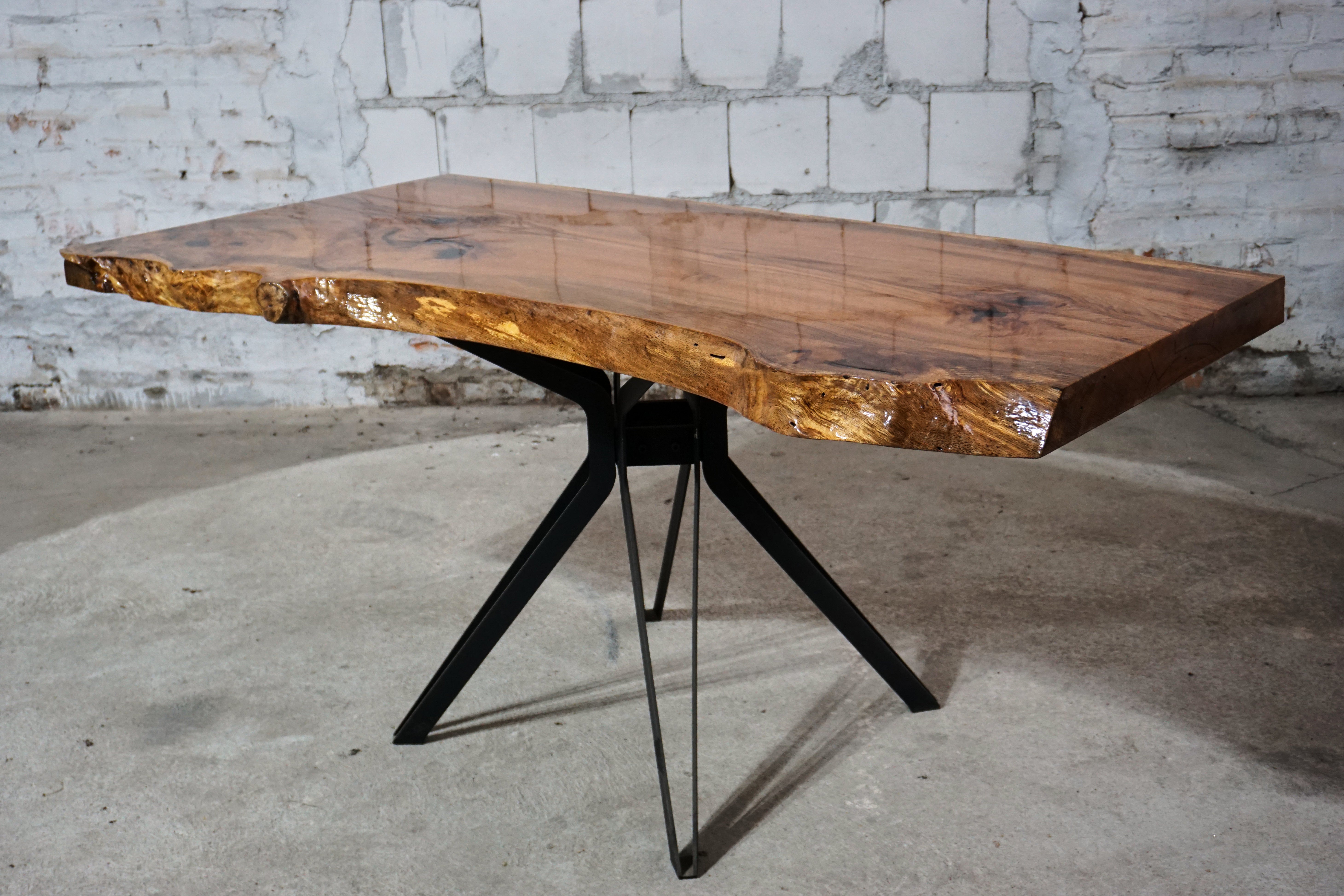 Hochglanz Small Diner Table aus Steineiche- "Eleganza"  Baumzeit Design