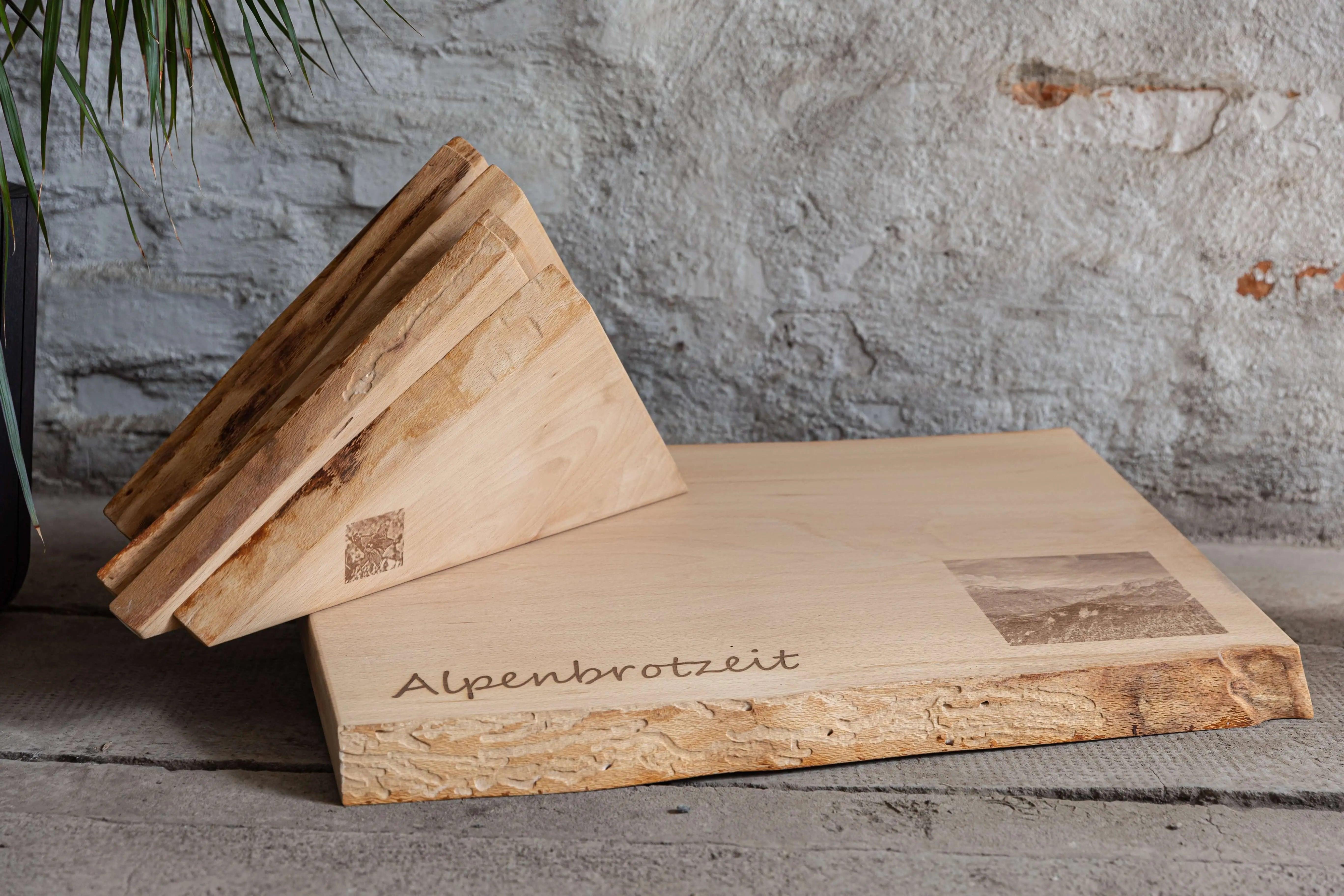 Anrichtetablett "Alpen Brotzeit"  Baumzeit Design - Online Shop für exklusive Massivholz- und Katzenmöbel