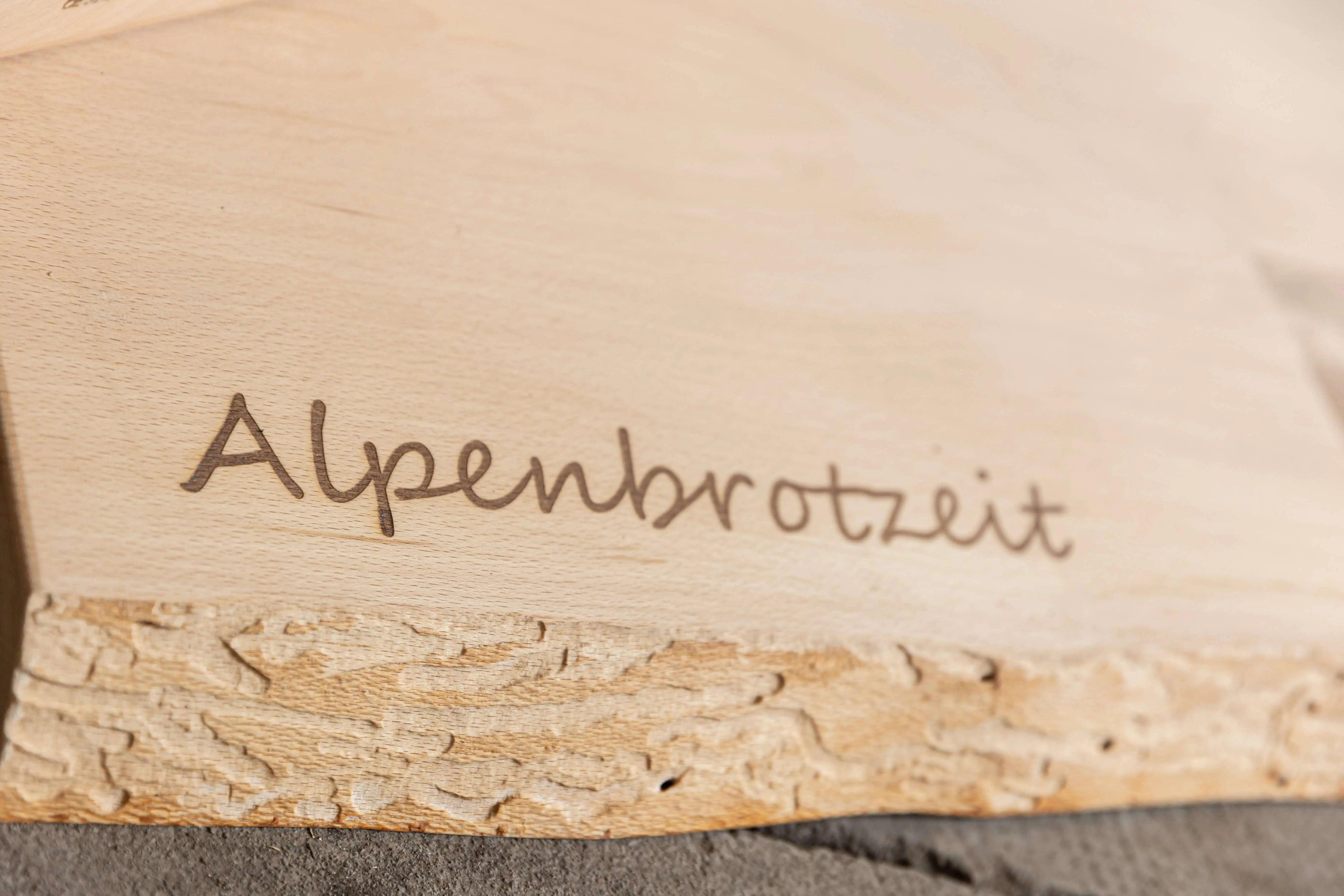 Anrichtetablett "Alpen Brotzeit"  Baumzeit Design - Online Shop für exklusive Massivholz- und Katzenmöbel