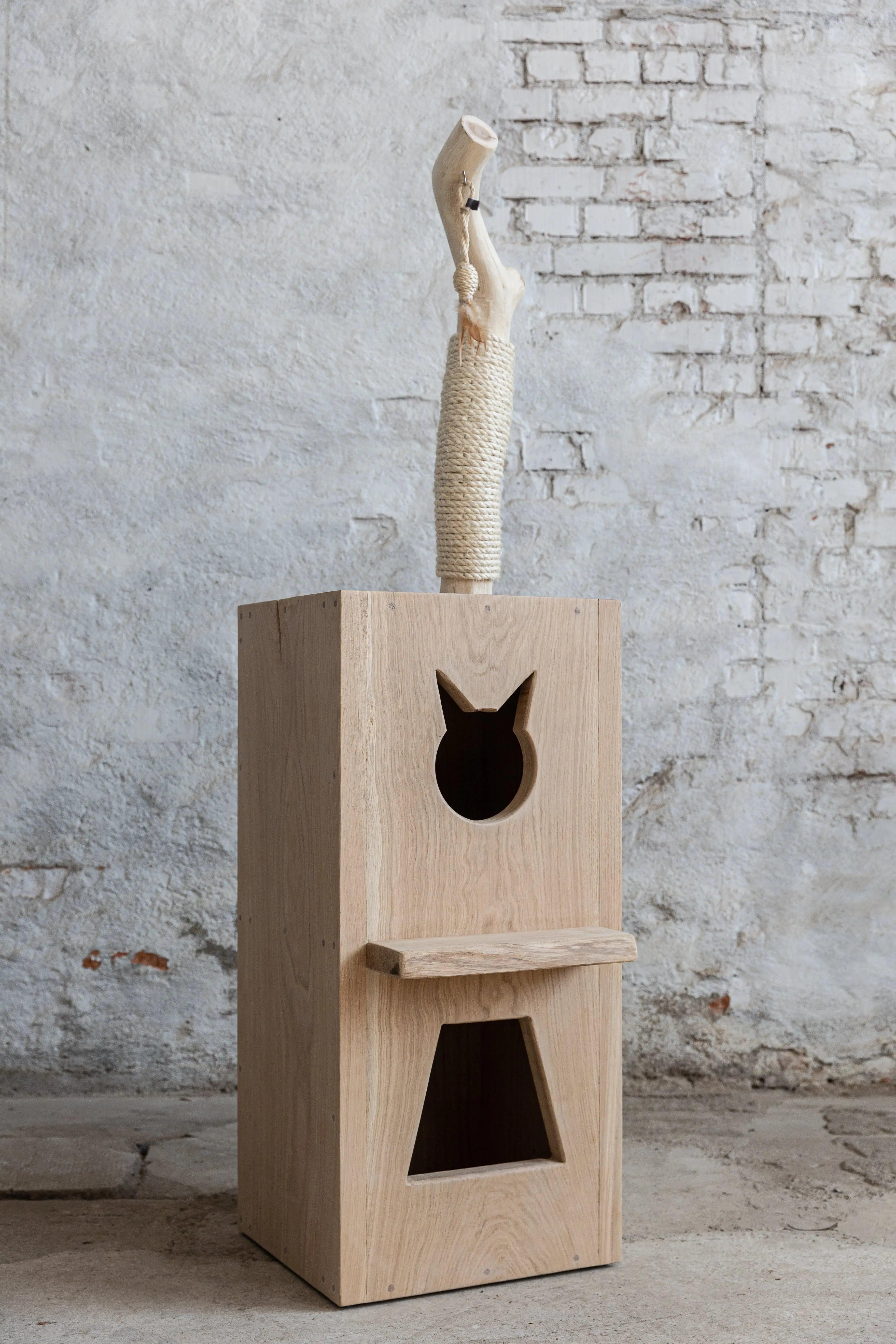 Katzenhaus mit Kratzsäule "Kingas Wohnwelt"  Baumzeit Design - Online Shop für exklusive Massivholz- und Katzenmöbel