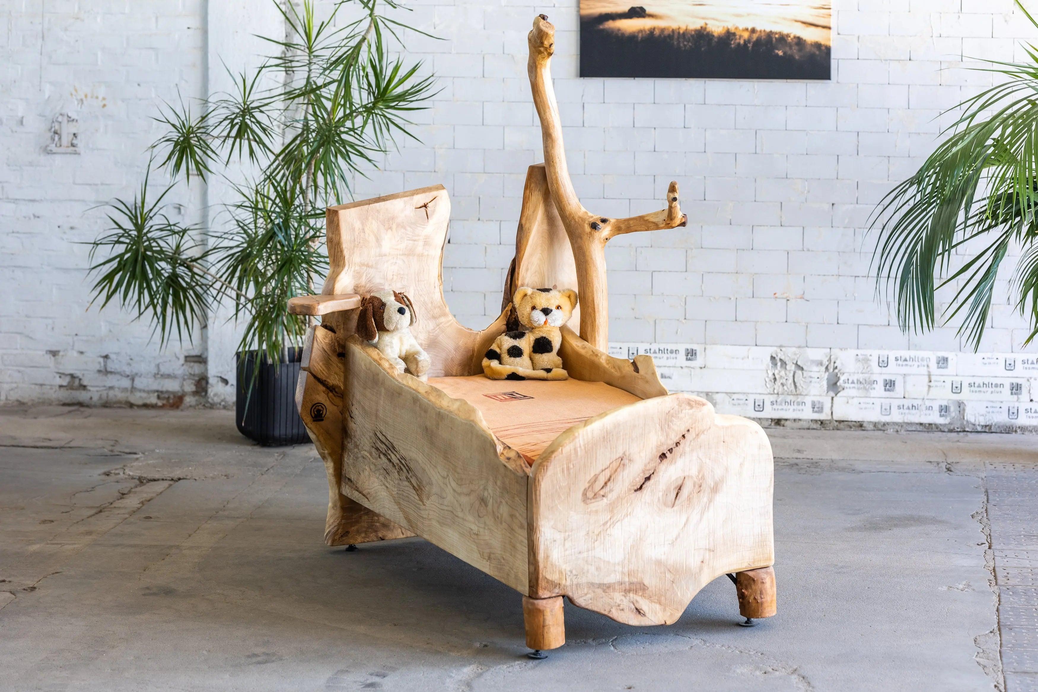 Massivholzbett "Kinder Traumland"  Baumzeit Design - Online Shop für exklusive Massivholz- und Katzenmöbel